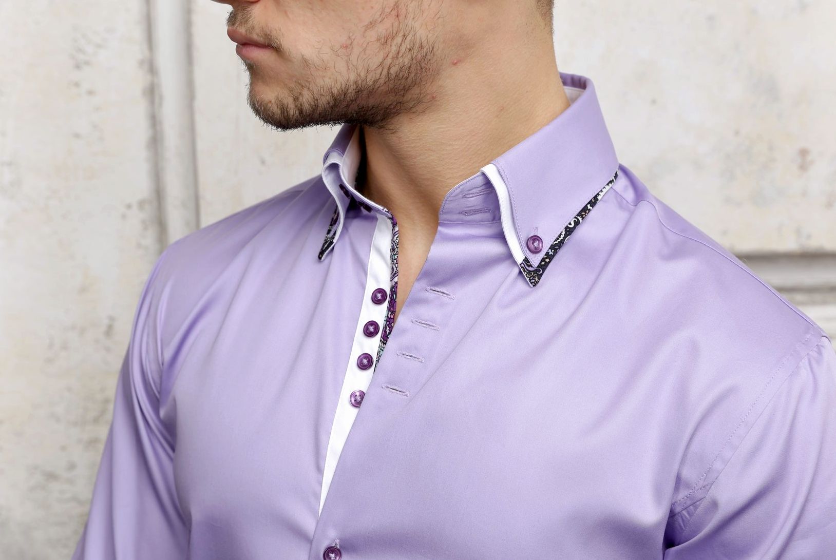 Фиолетовая рубашка с высоким воротом