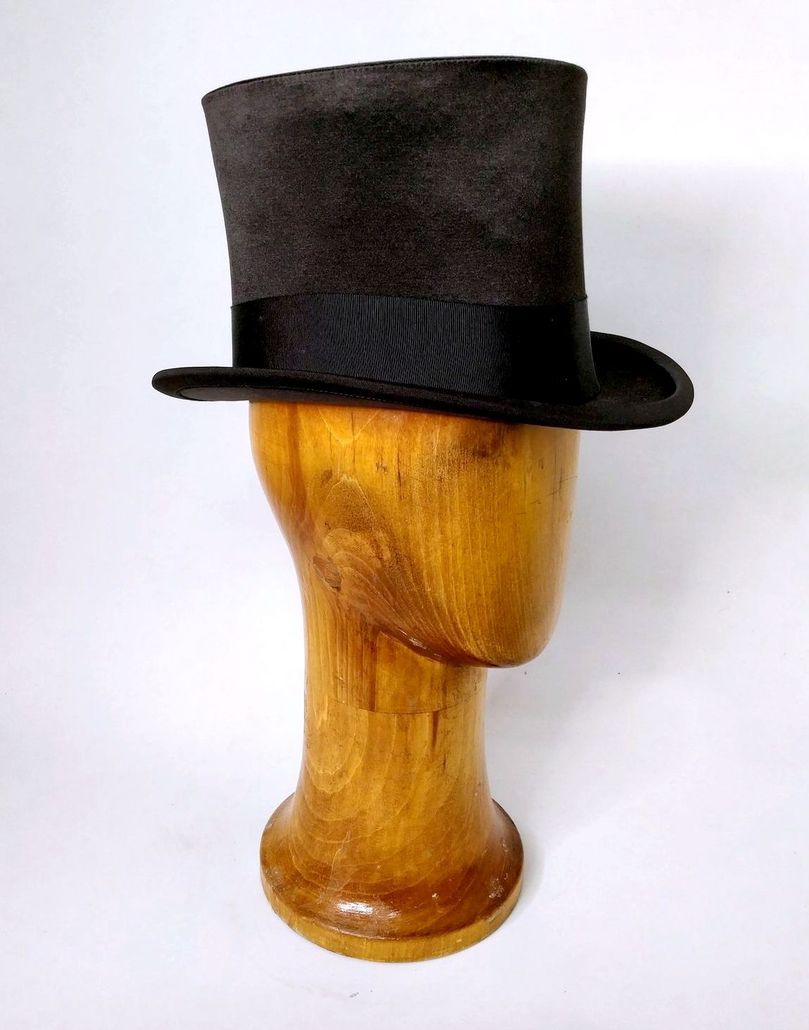 Шляпа цилиндр-признак аристократии 19 века