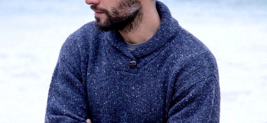 синий свитер мужской