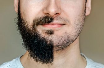 Мужчина наполовину отрастил бороду и наполовину сбрил ее